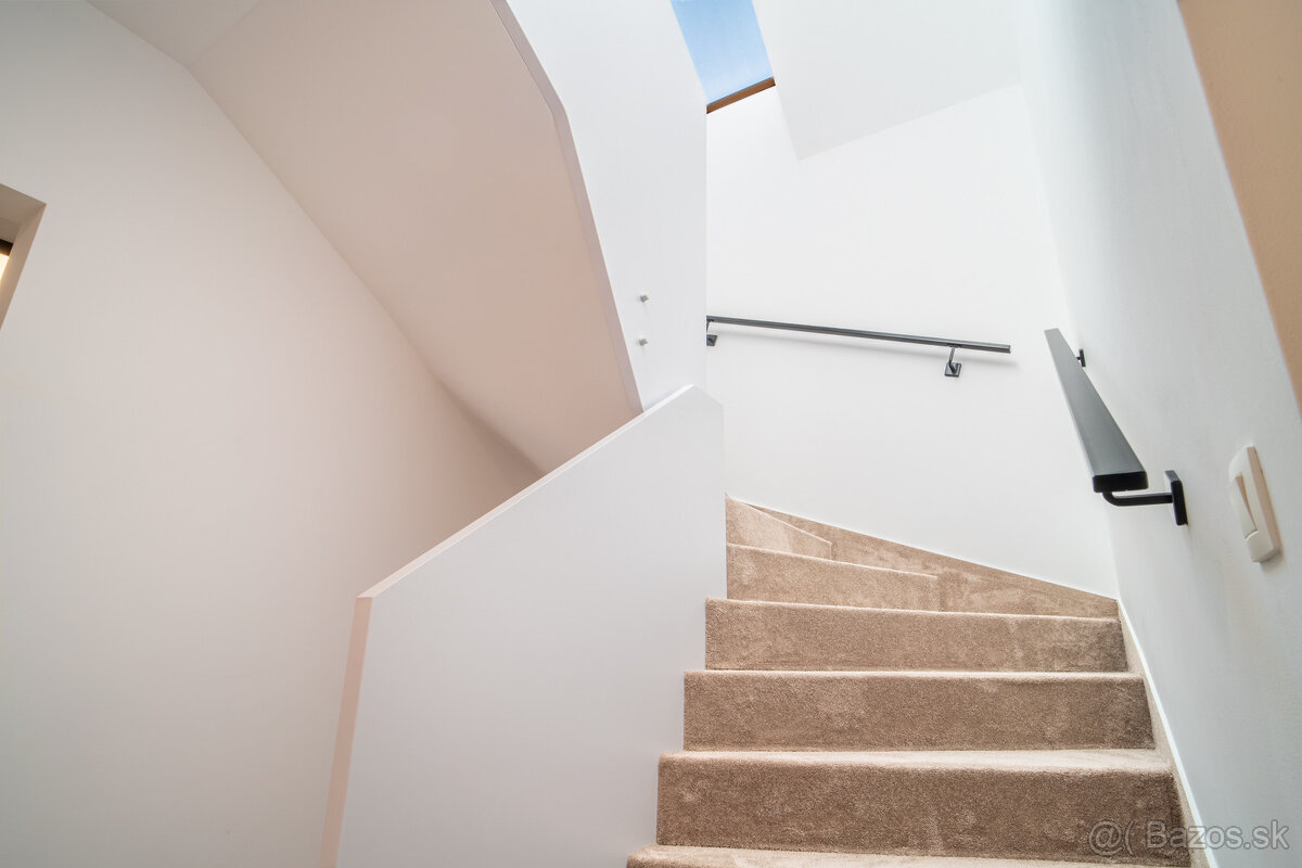 Na predaj štýlový 3-izbový mezonet v historickom centre Trna - 13