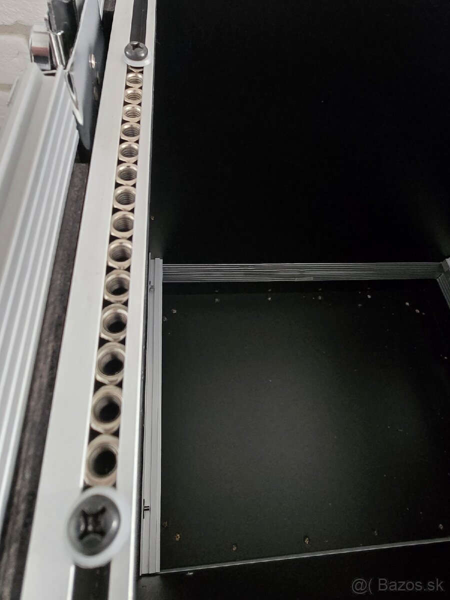 Predám 19" Rack 8U Pro Double Door Profi - 13