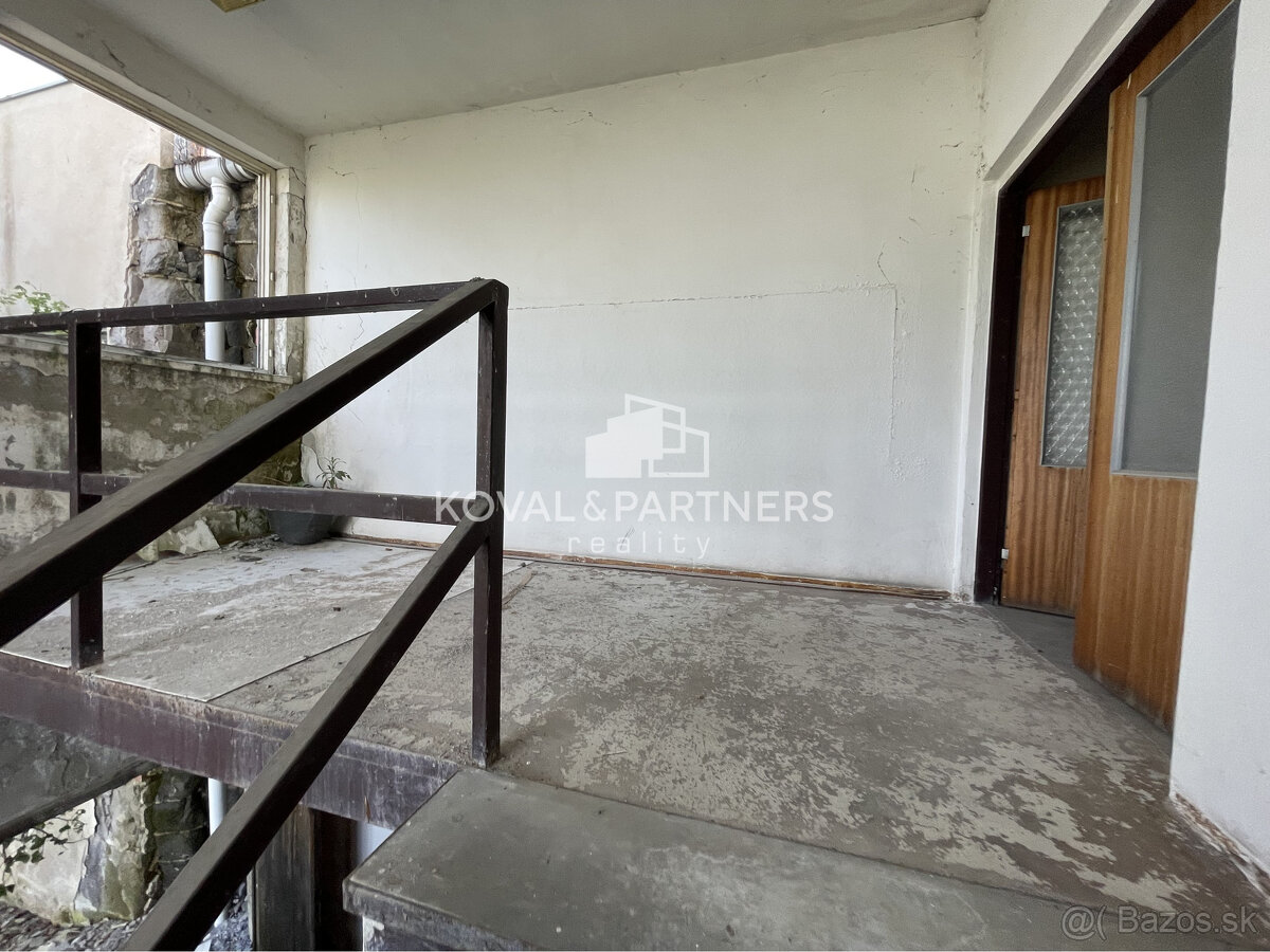 Predaj Administratívnej budovy s Halou v lokalite Dolné Kršk - 13