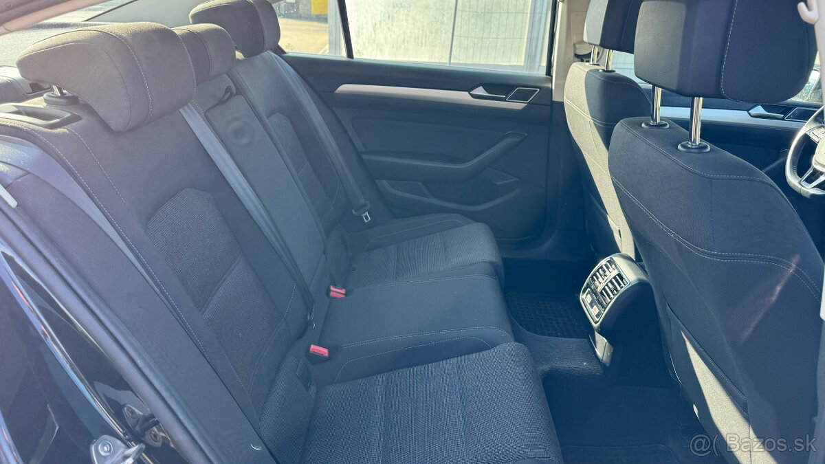 Volkswagen Passat 2.0 TDI BMT Trendline - 13