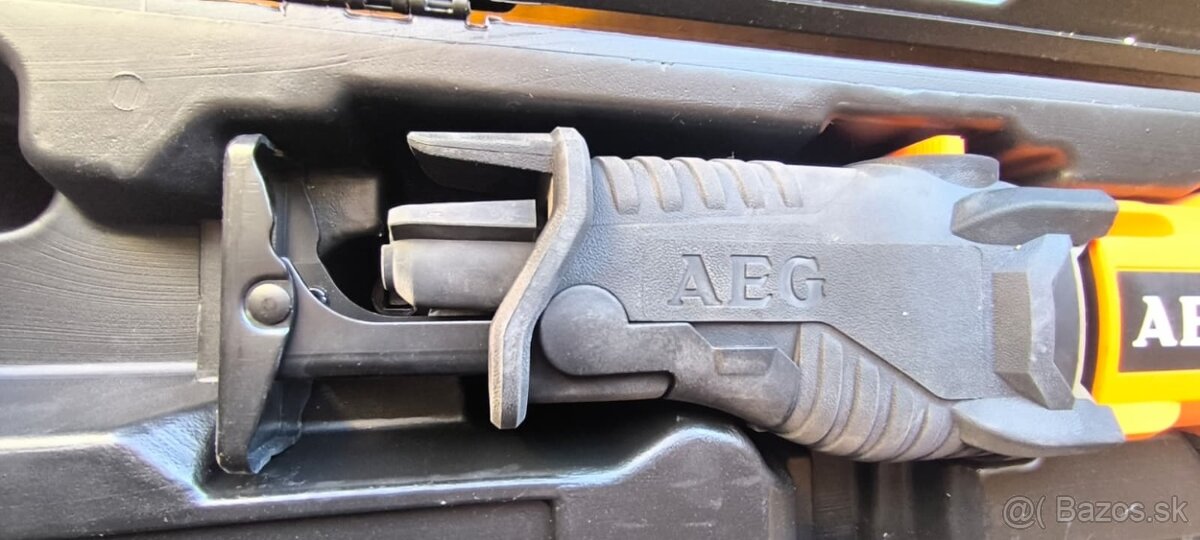 chvostová píla AEG US 900 XE - 13