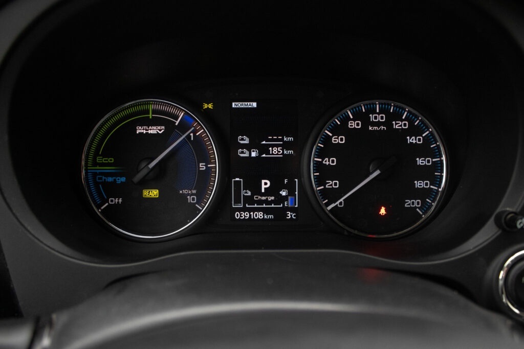 Mitsubishi Outlander 2.4l PHEV CVT - 13