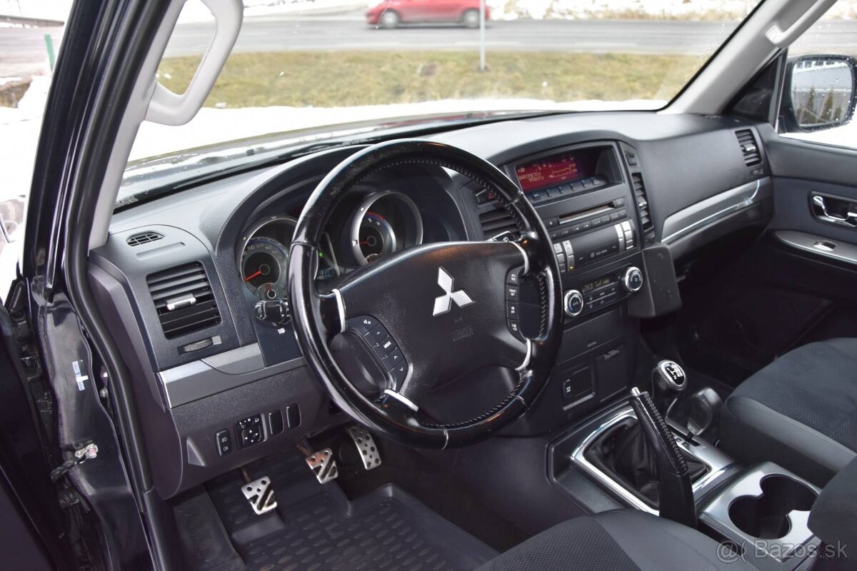 Mitsubishi Pajero - 13
