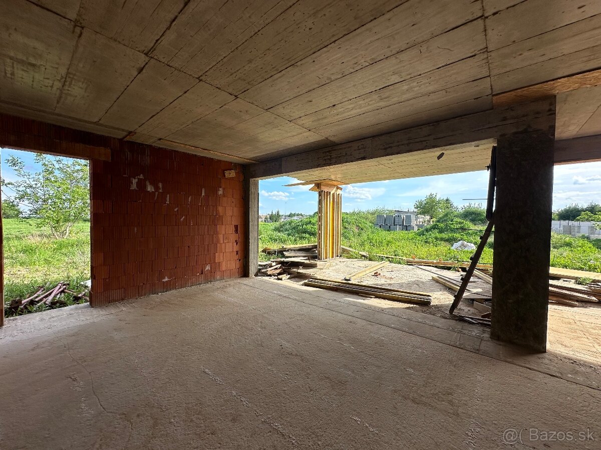 Predám rozostavaný luxusný RD v obci OPOJ - 13