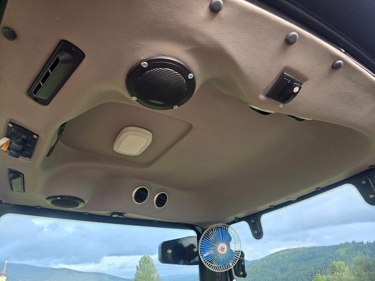 60-koňový traktor s klimatizovanou kabínou - 13