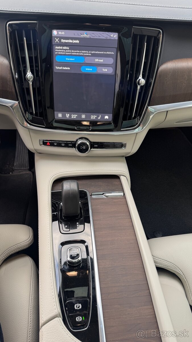 Volvo V90 Cross Country - 13
