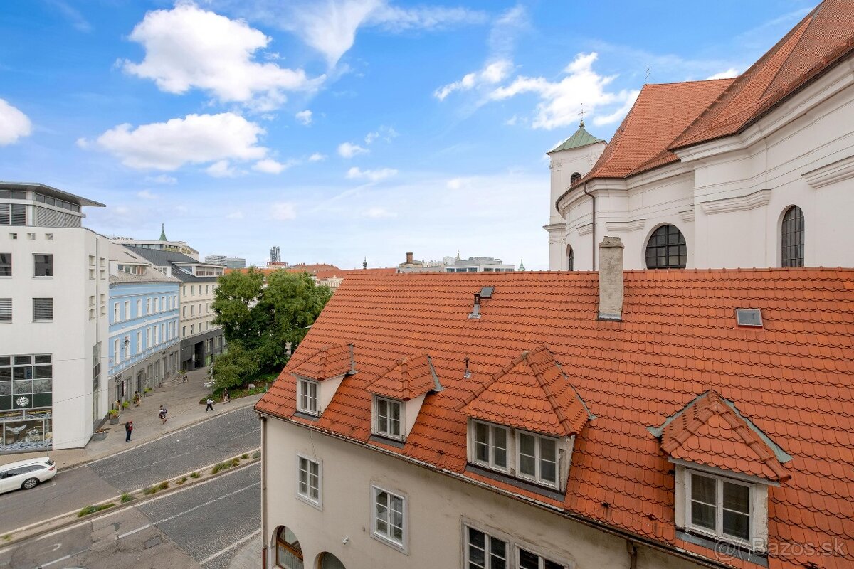 2-IZBOVÝ BYT V ABSOLÚTNOM CENTRE BRATISLAVY - 13