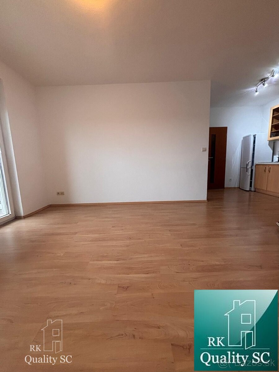 SENEC - NA PREDAJ 2 izbový byt s vlastným parkovaním, pri St - 13