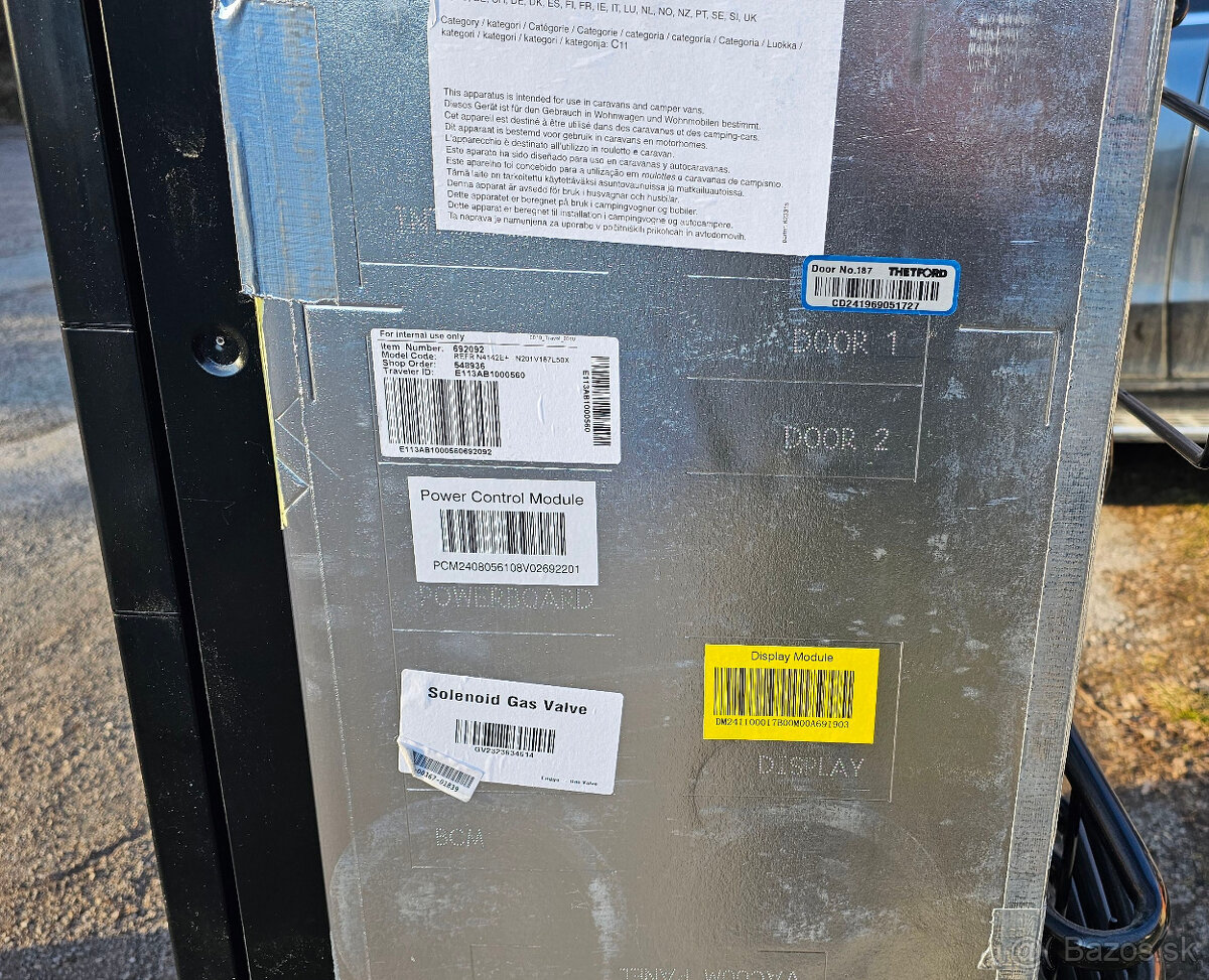 Absorpčná chladnička Thetford N4142E+ (12V, 220V, plyn) - 13