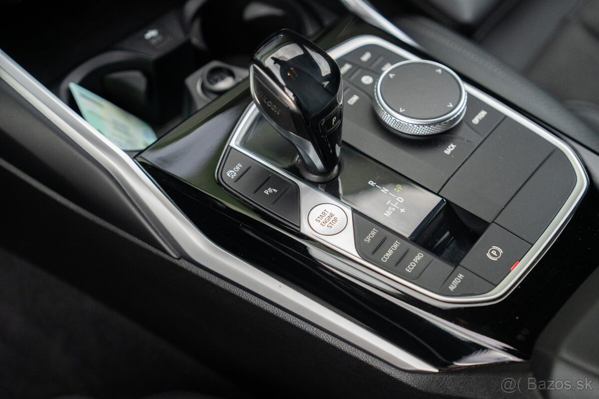 BMW 320d xDrive Touring - 13
