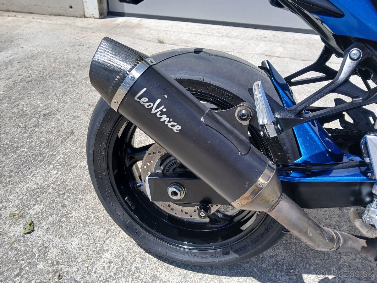 Suzuki GSR 750 - 13