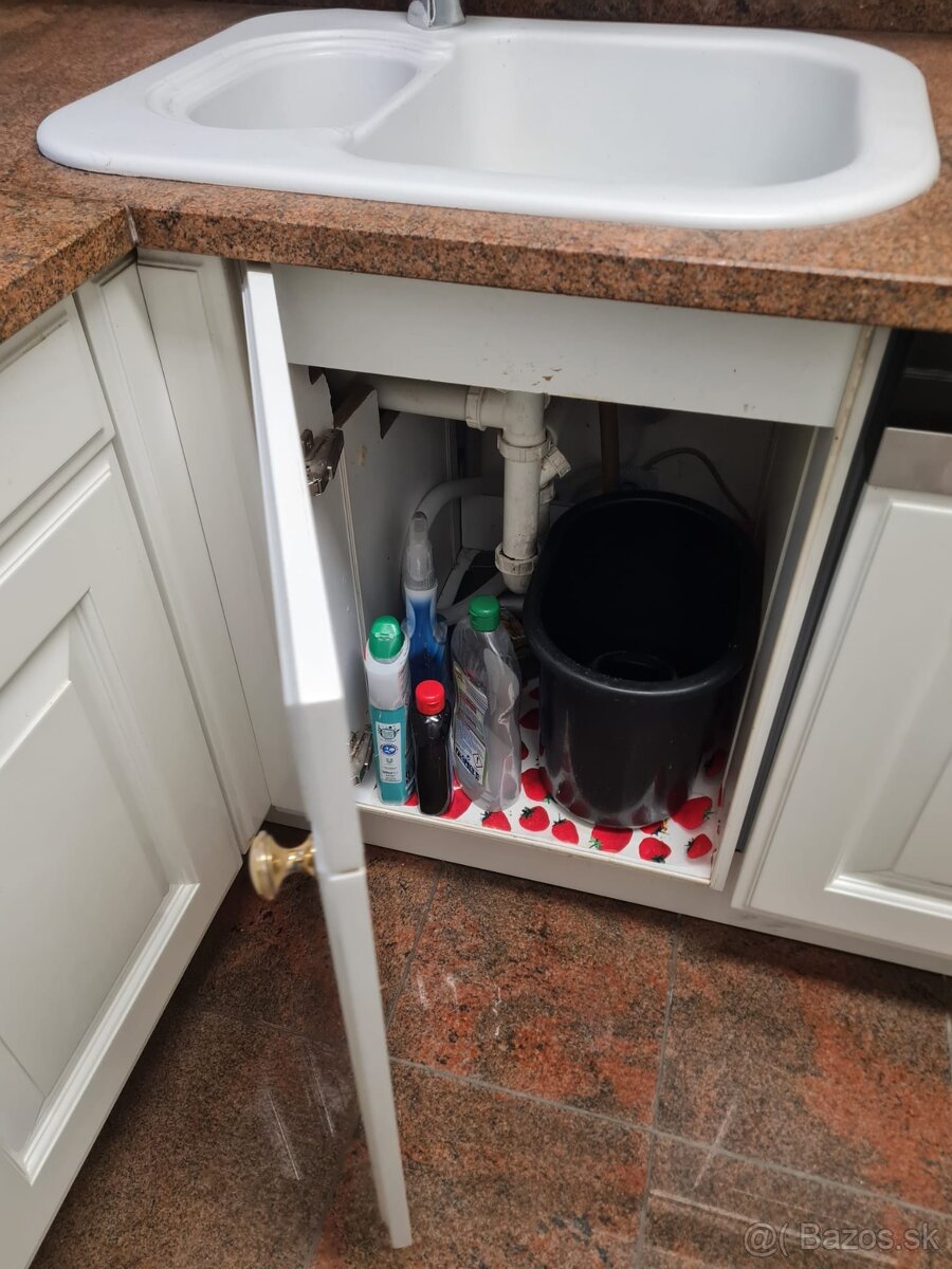 Moderná kuchynská linka so spotrebičmi - 13