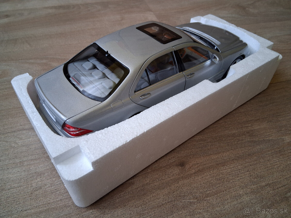 Mercedes-Benz 1:18 - 13