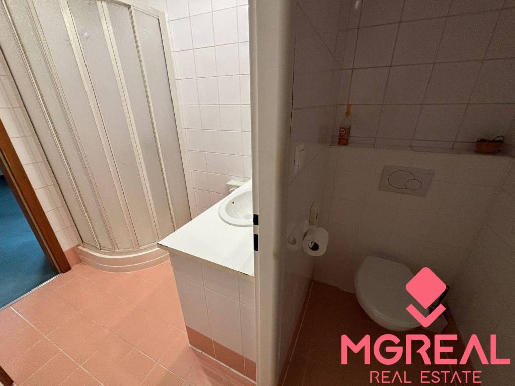 Budova blízko centra Topoľčany / PREDAJ - 13