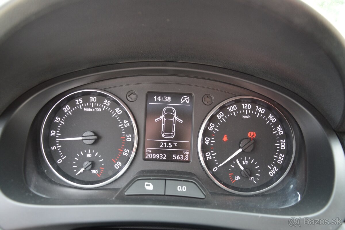 Škoda Rapid 1.6 TDI 90k Elegance - 13
