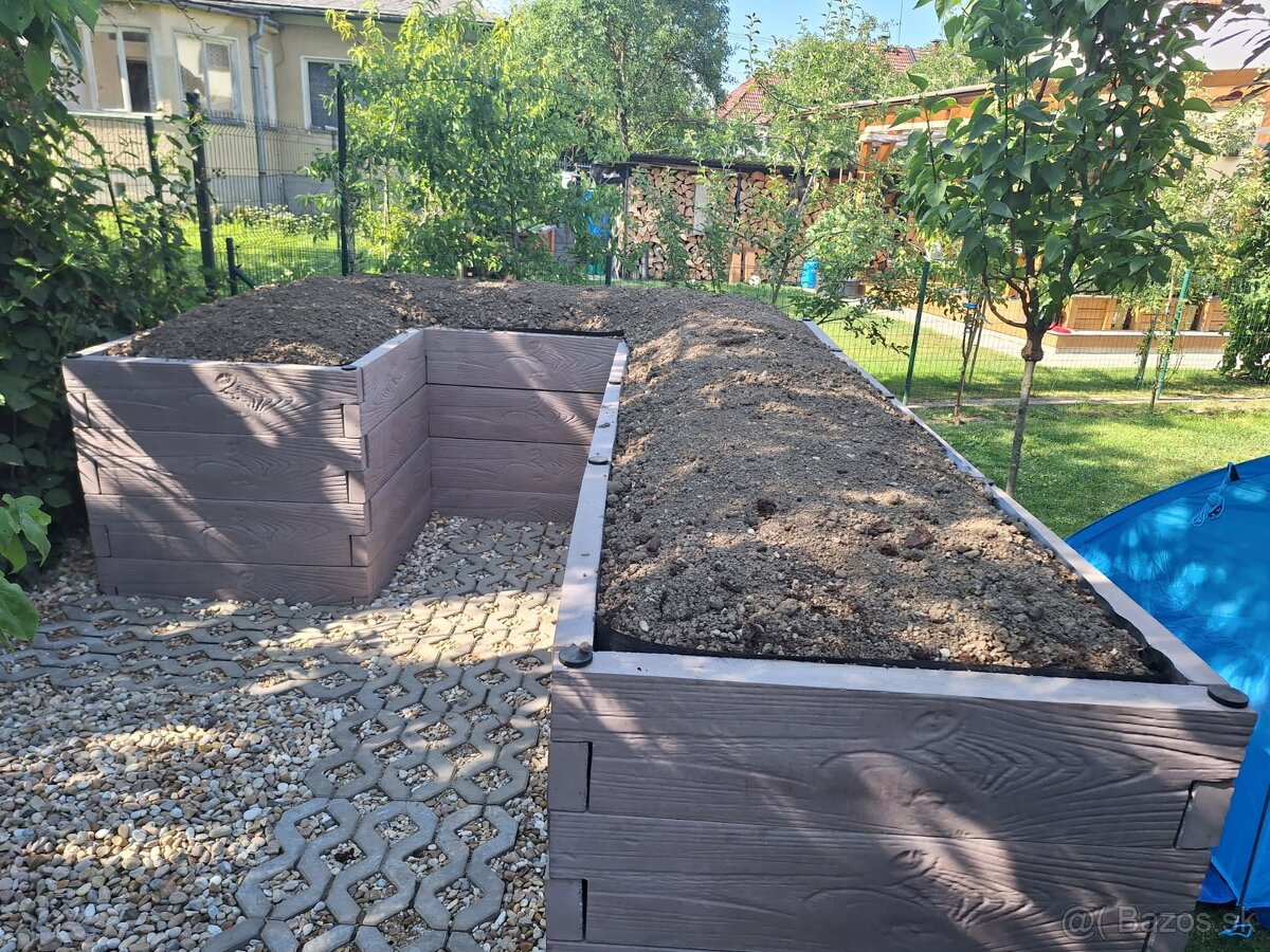 Vyvýšené betónové záhony - 13