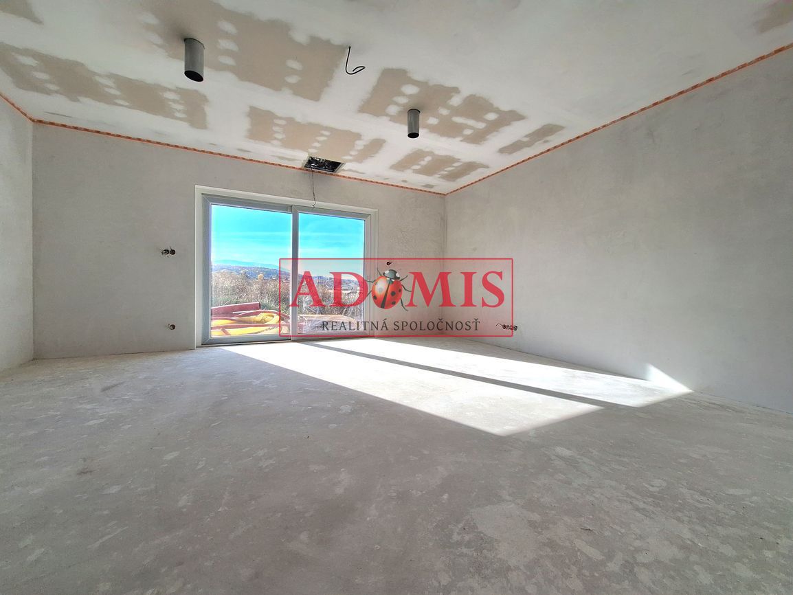 Na predaj bezbariérový bungalov Ruskov, 650m2, 3x kúpelňa,12 - 13