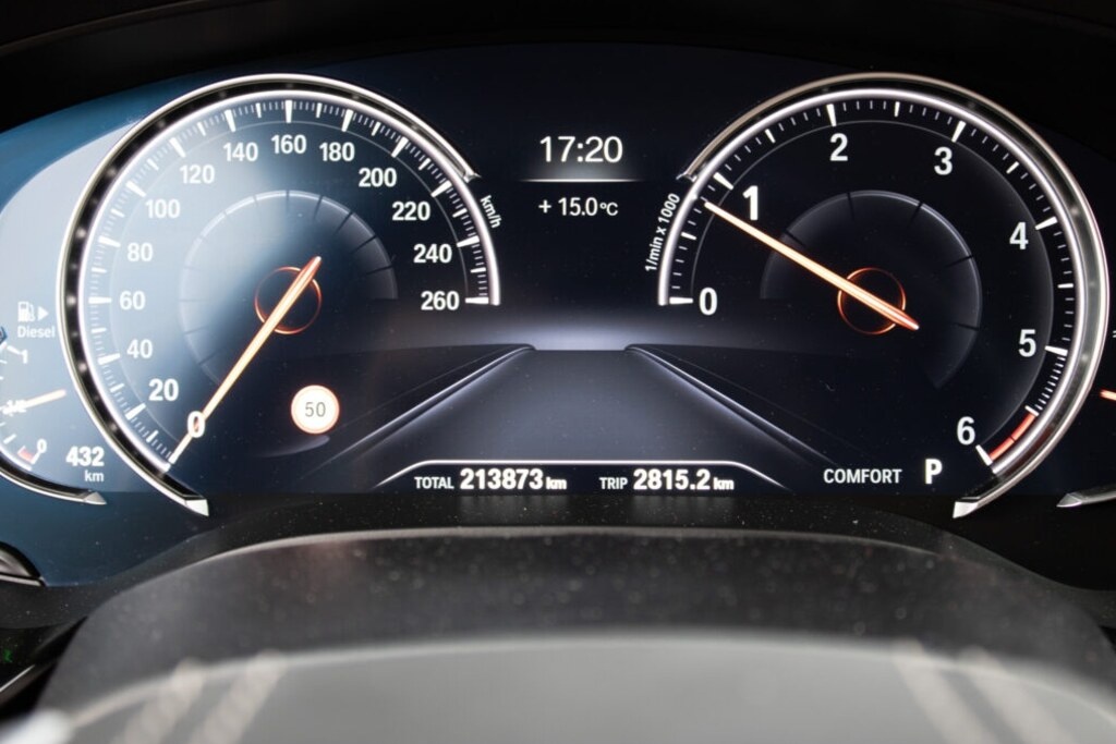 BMW 520d Touring z roku 2017 - 13