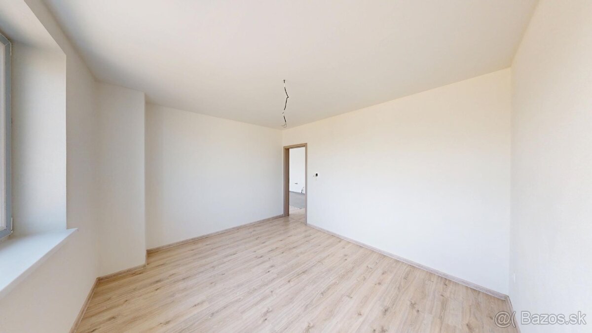 ŠIKOVNÝ 4 IZBOVÝ RODINNÝ DOM V ŠTANDARDE,2xPARKOVACIE MIESTO - 13