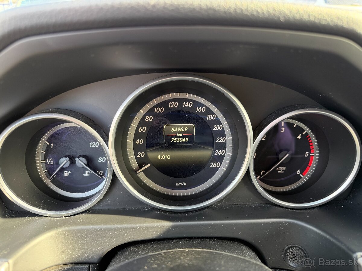 Mercedes E trieda 200 Classic - 13