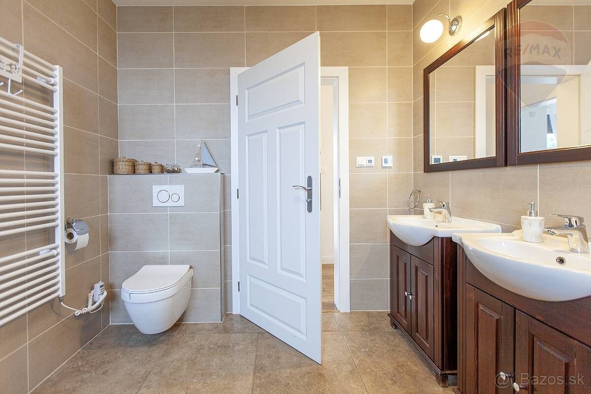 Na predaj 5-izbový rodinný dom v Sološnici - 13