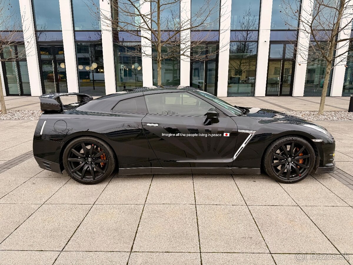 Nissan GT-R - 13
