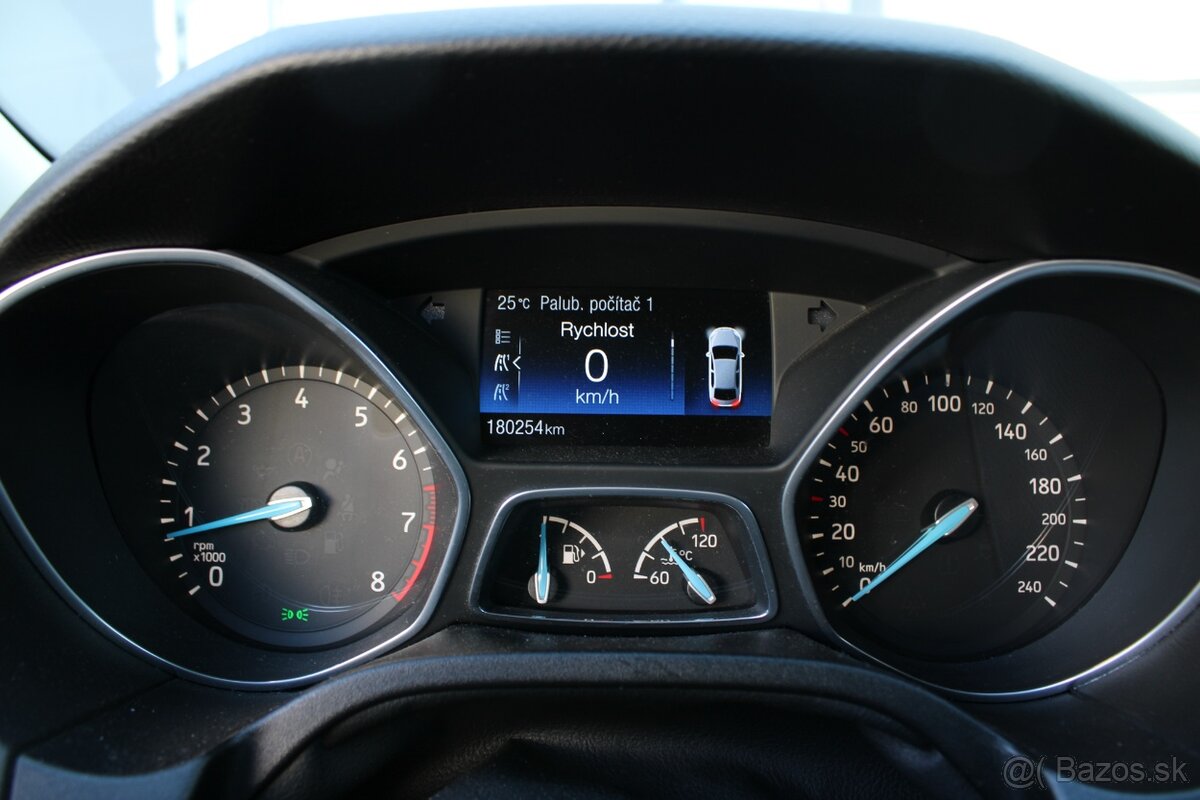 Ford Focus Kombi 1.5 EcoBoost | Titanium | 2018 | TOP STAV - 13