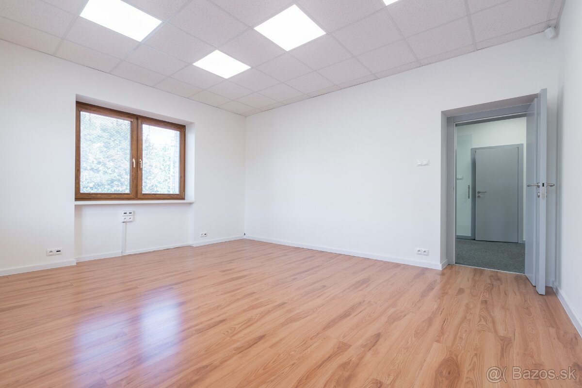 Prenájom kancelárskych priestorov v centre TN - 13
