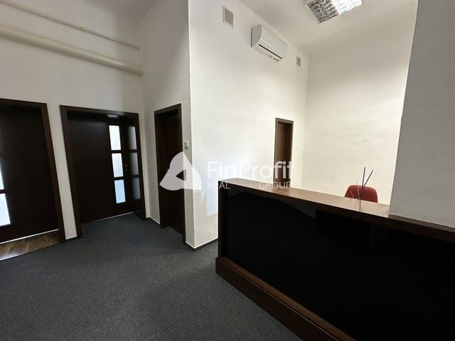 Kancelársky priestor s vlastným zázemím na prenájom - 107 m2 - 13