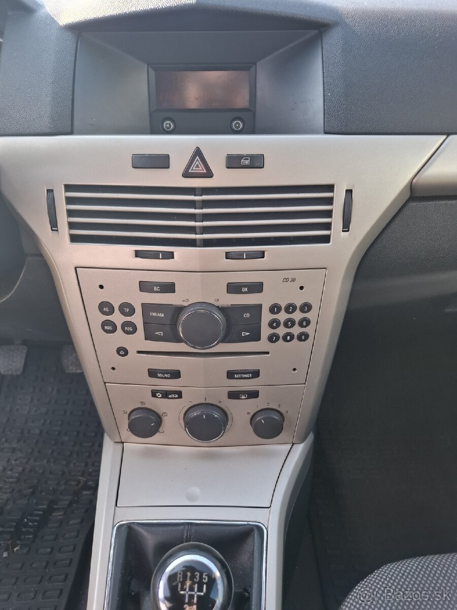 Predám Opel astra H 1,4 benzín - 13