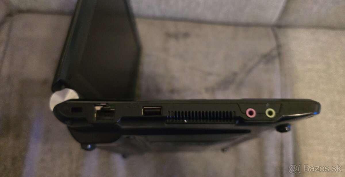 Lenovo Z546 a Asus Eee PC 1000H - 13