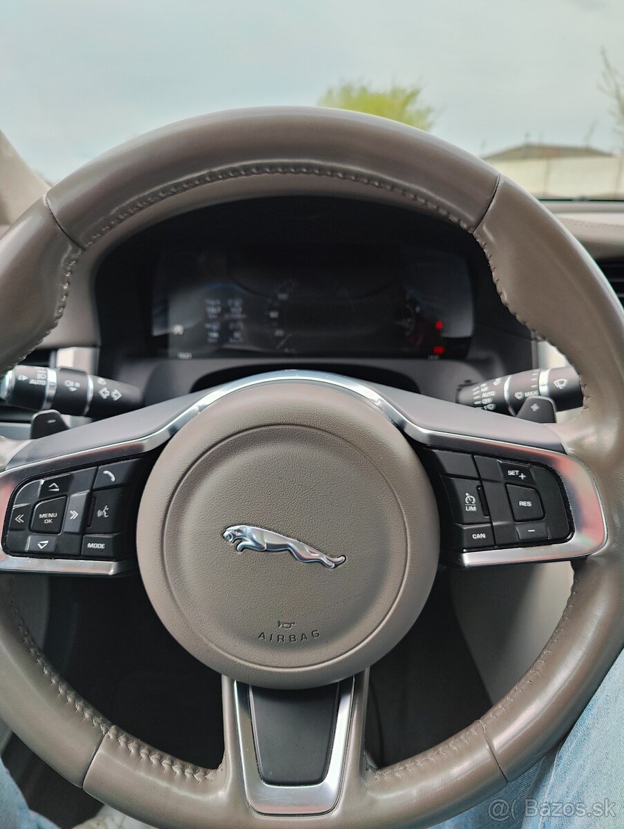 Jaguar XF 2.0 benzín 250 HP – spojenie vykonu a komfortu - 13