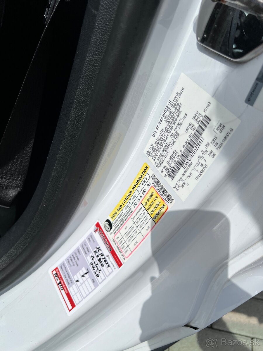 Ford Mustang biely - 13