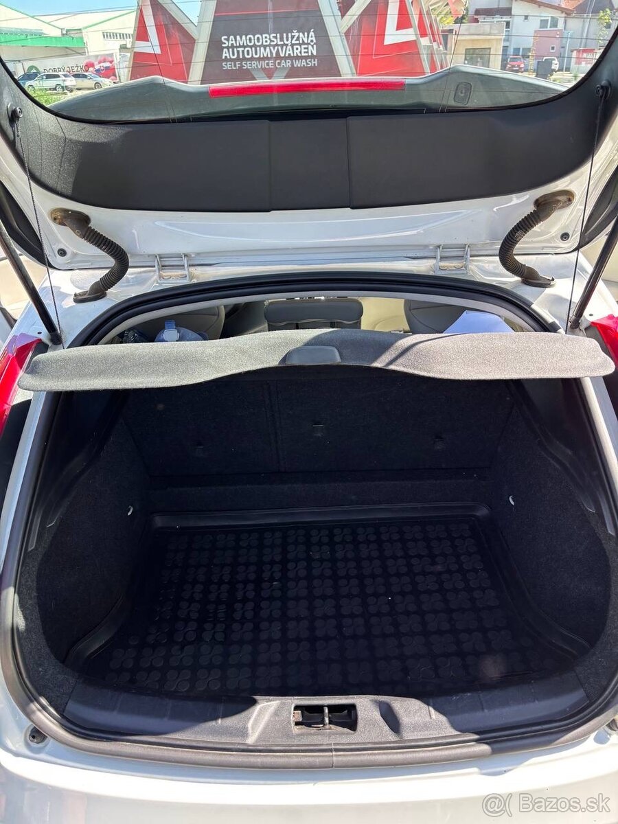 Volvo v40 D2 - 13