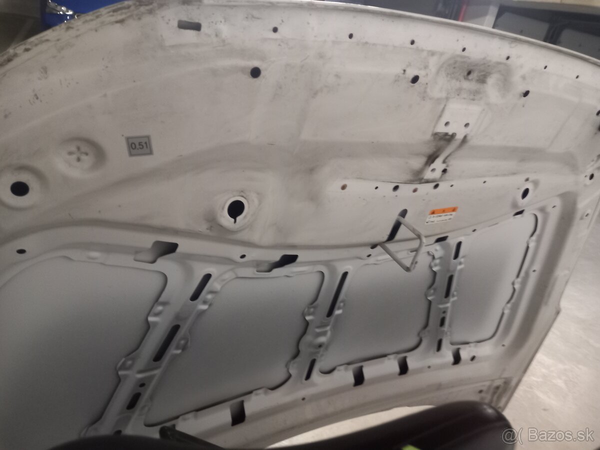 Predná kapota na Hyundai Tucson - 13