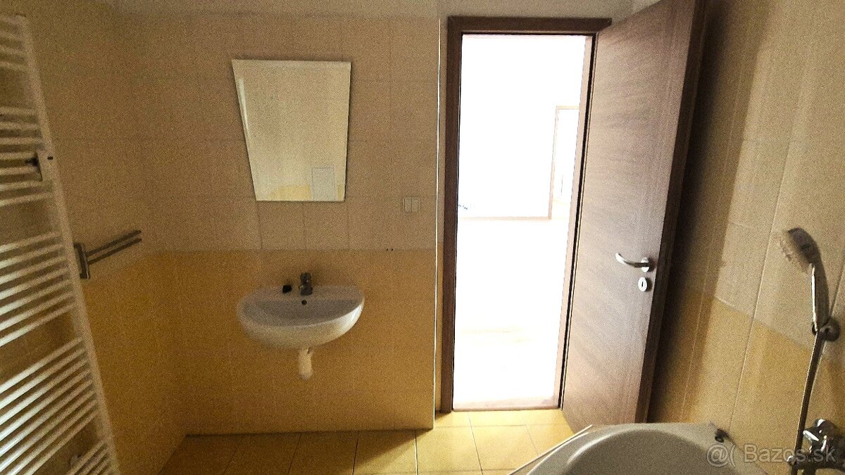 3 - izbový byt v strediskovej obci KURIMA - 13