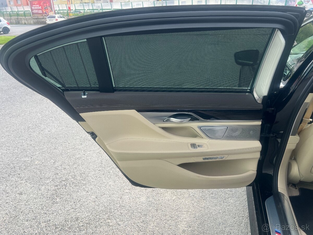 BMW 7 750Li xDrive - 13