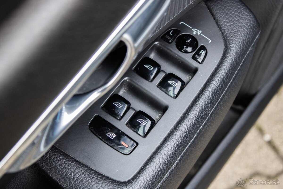 Volvo V90 D4 2.0L Momentum Cross Country - 13