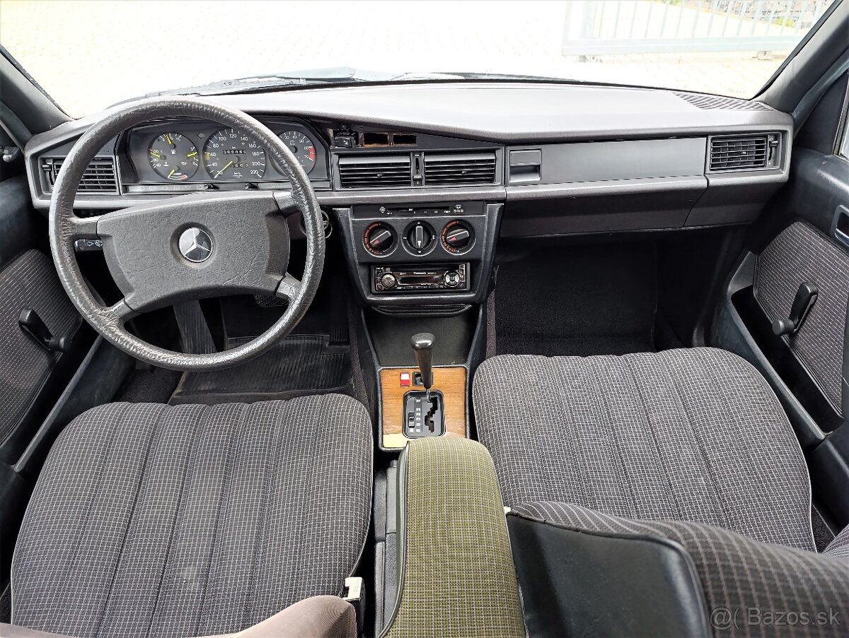 Mercedes-Benz 190 E - 13