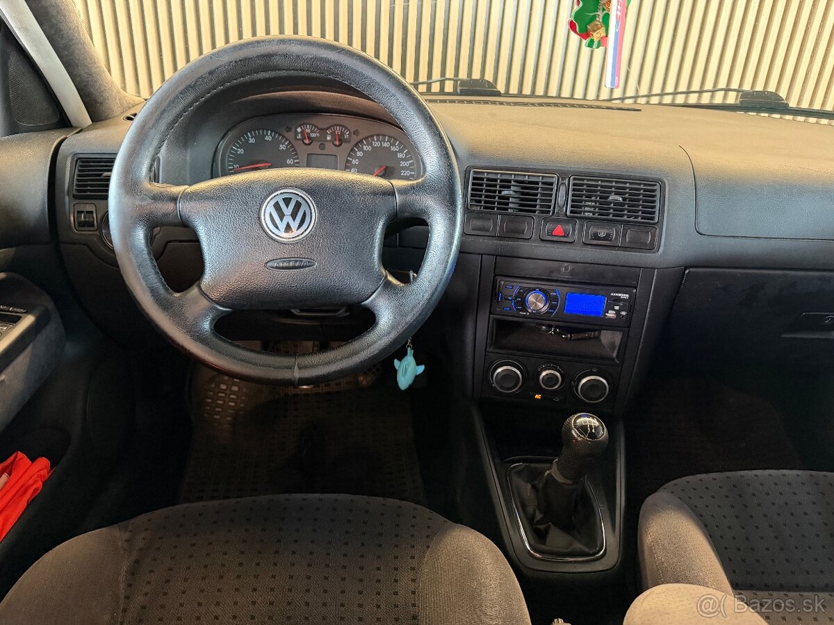 Volkswagen Golf IV 1.6 Benzín - 13