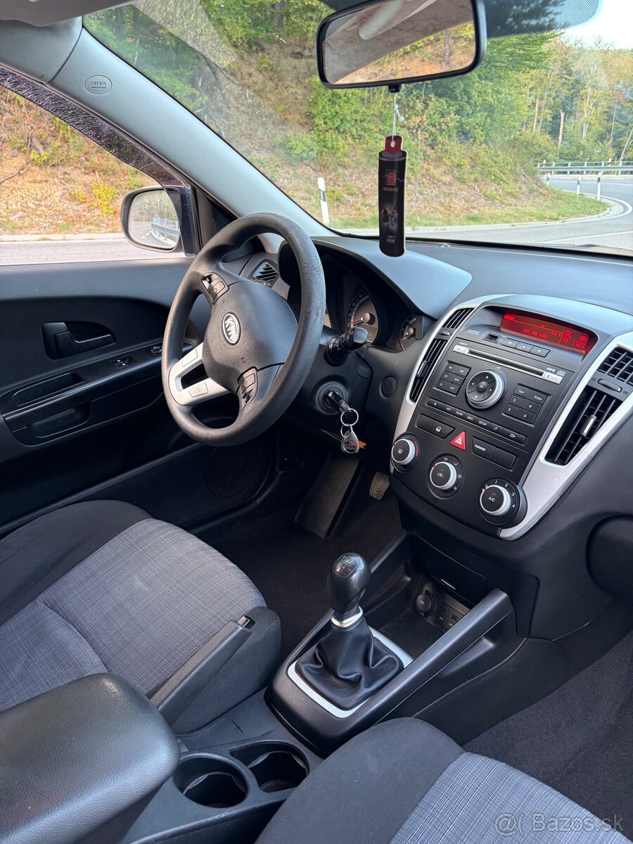 Kia Cee'd 1.4 Benzín (2010) – Nízky nájazd - 13