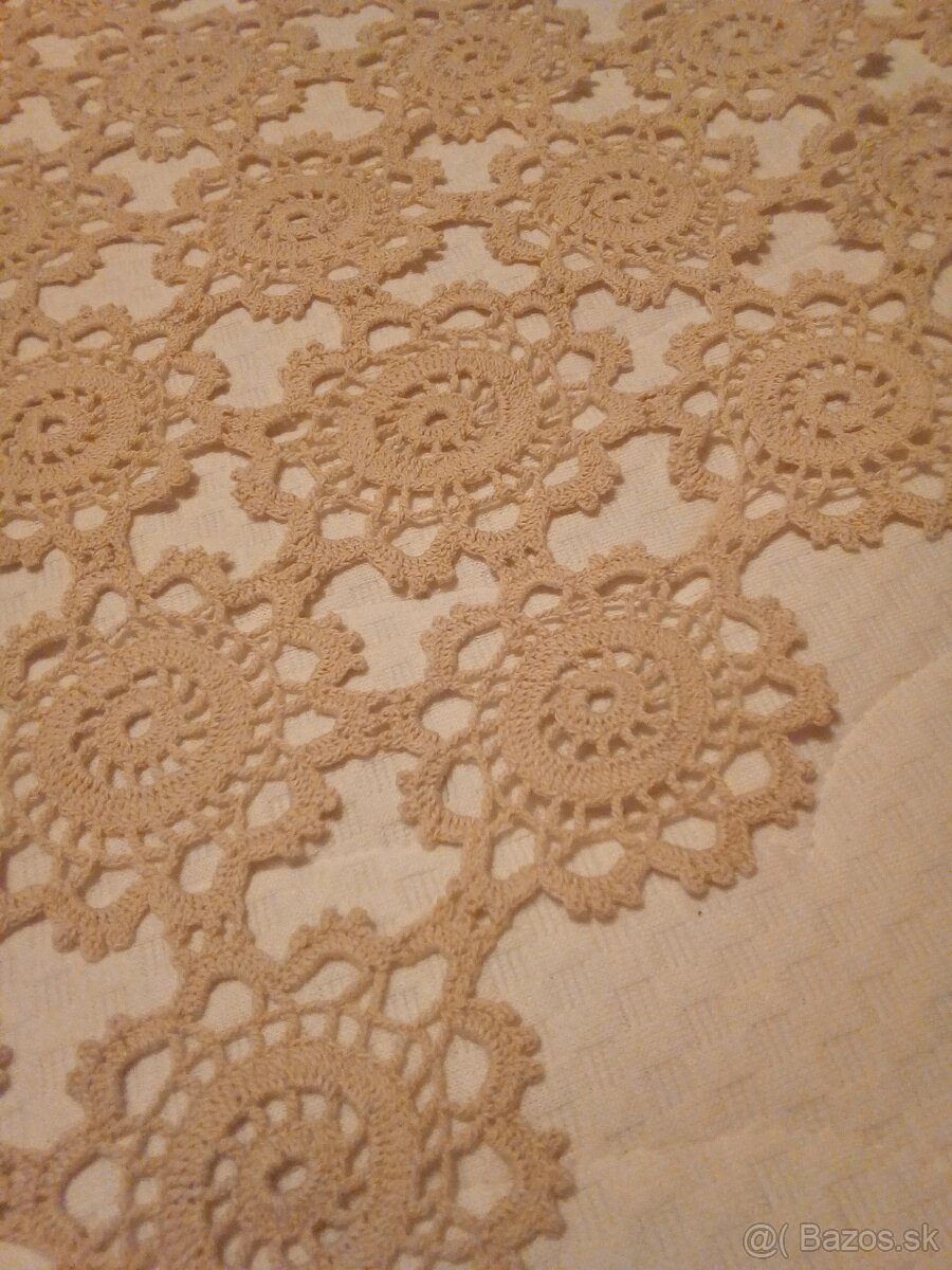 Ručne vyšívané obrusy 3 - 13