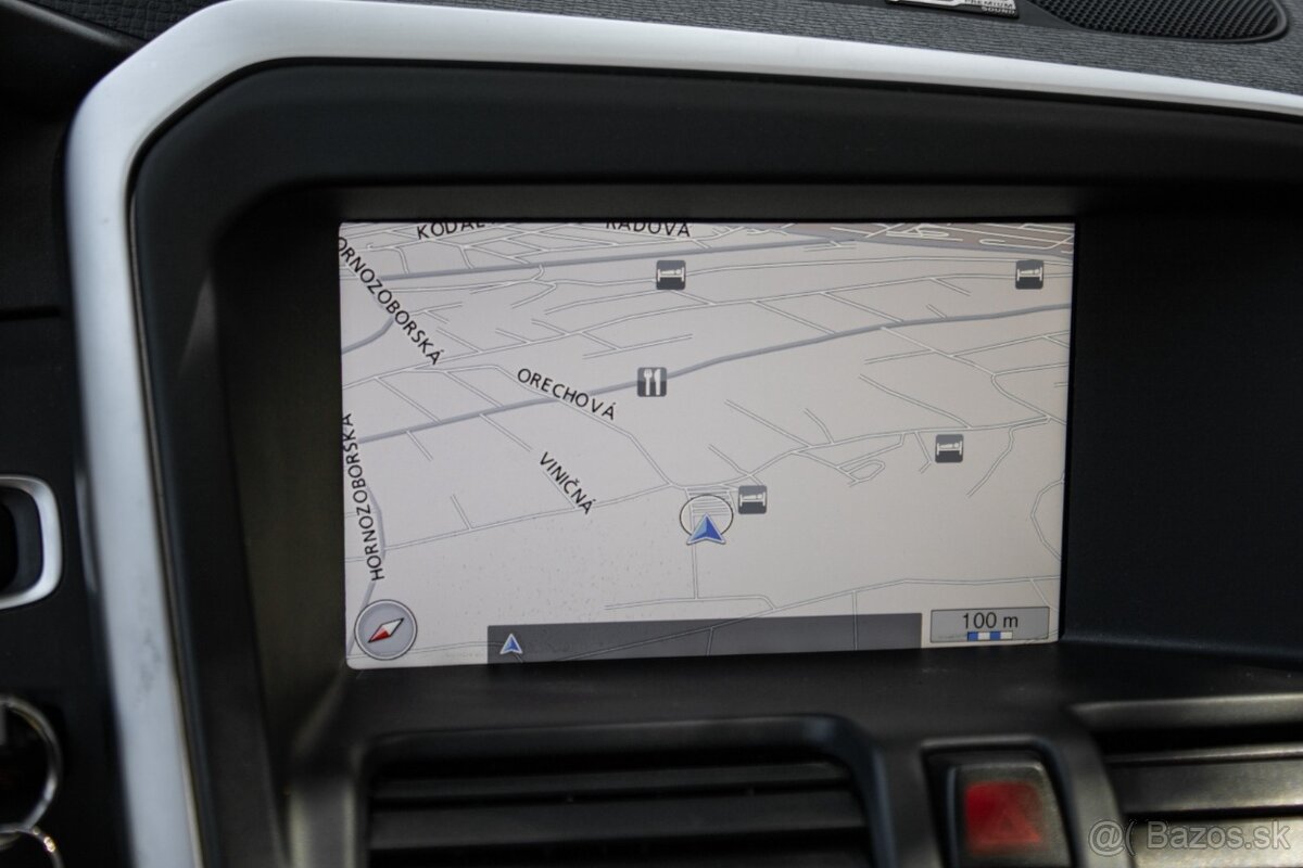 Volvo XC60 R-Design AWD - 13