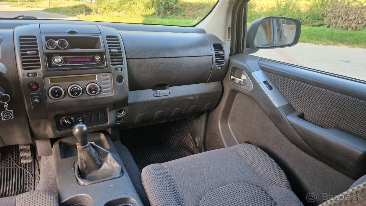 NISSAN NAVARA DOUBLECAB 4WD 2.5TD - 13