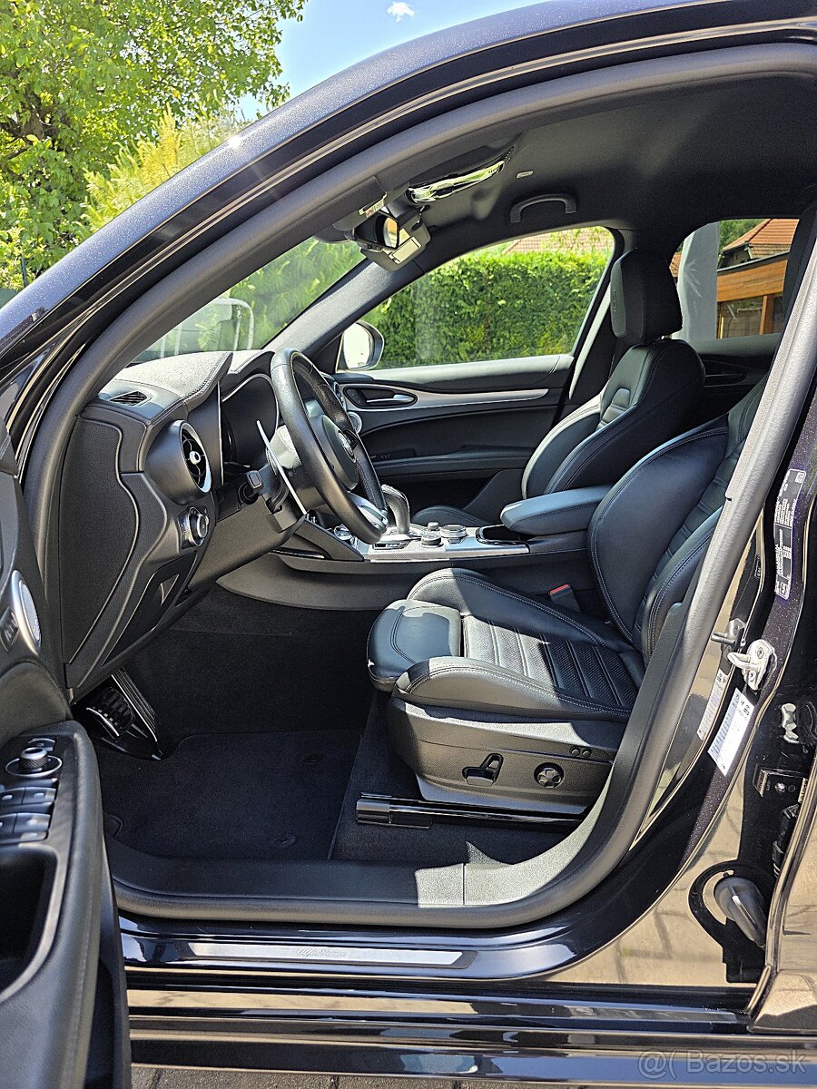 Alfa Romeo Stelvio 2,2 Nero Vulcano Edition Q4 - 13