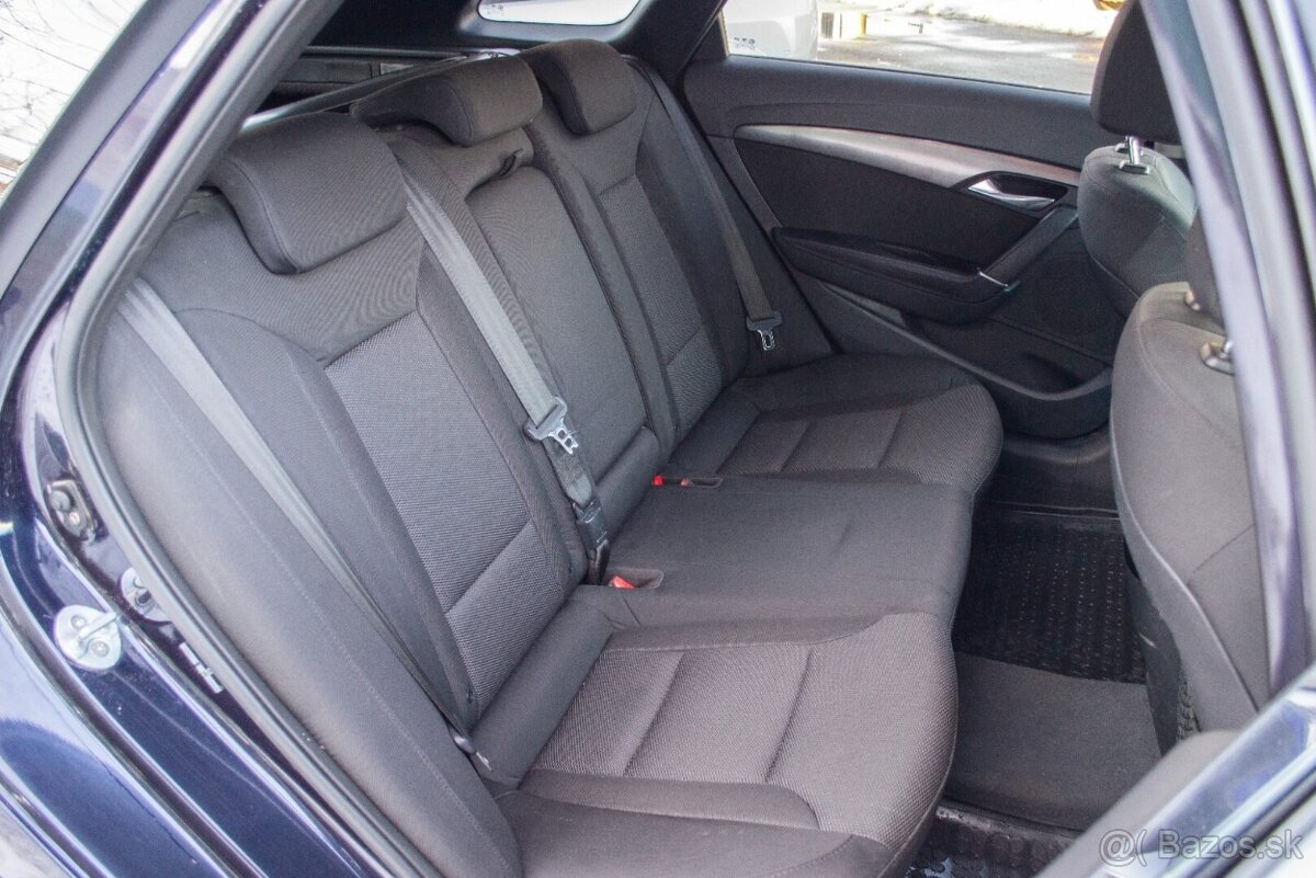 Hyundai i40 CW 1.7 CRDi 136k Premium - 13