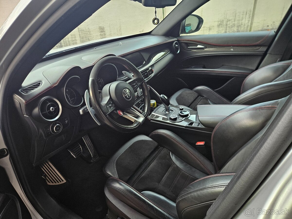 Alfa romeo stelvio quadrifoglio - 13