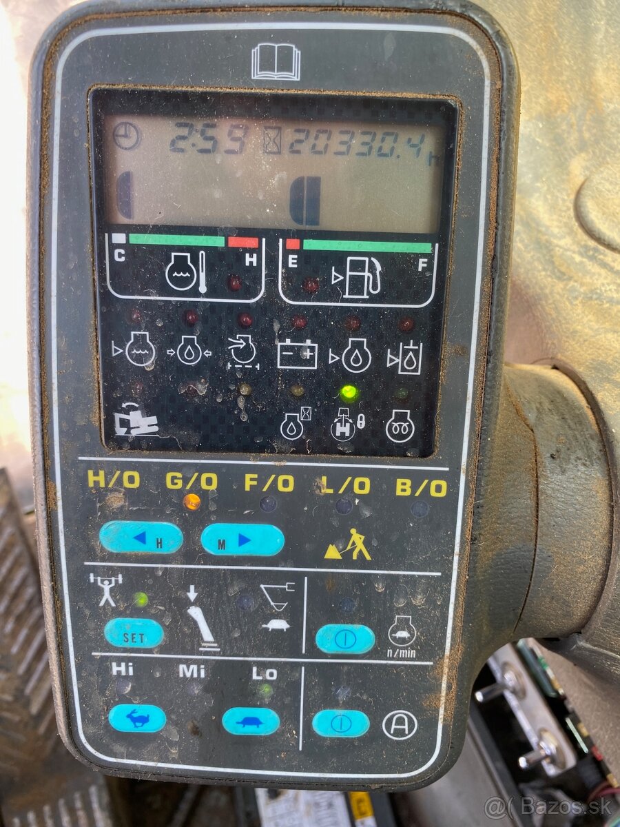 KOMATSU otočný pásový báger 2002 VIN 751 - 13