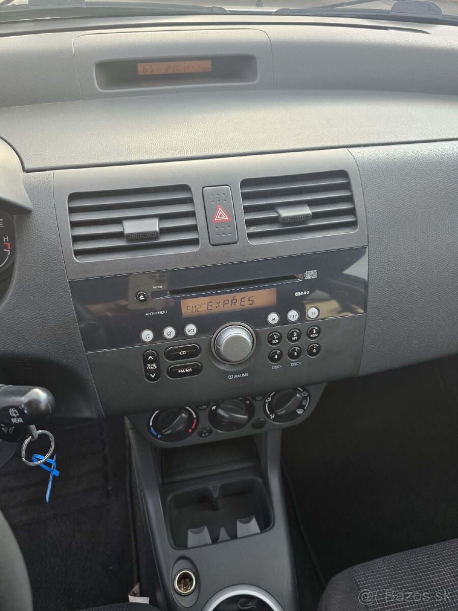 Predám Suzuki Swift 1.3 benzín 4x4 - 13