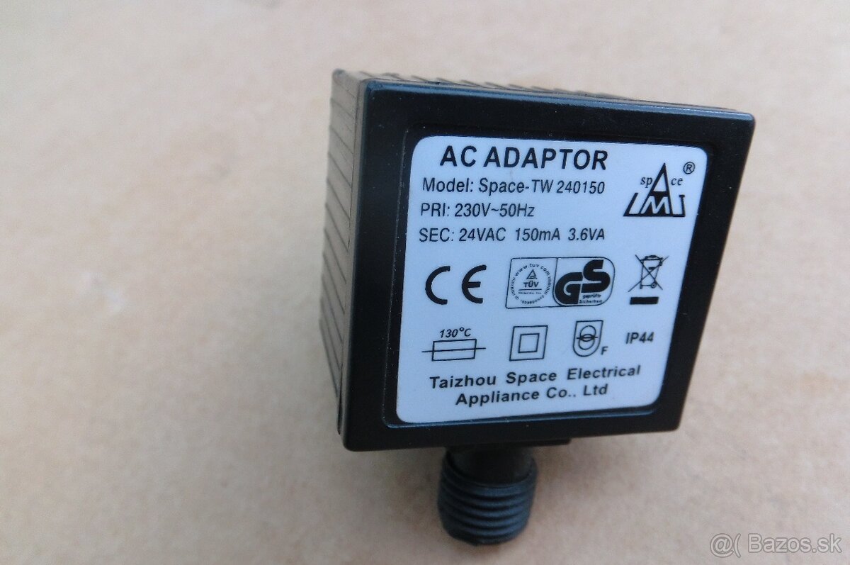 Adaptéry a zdroje . - 13